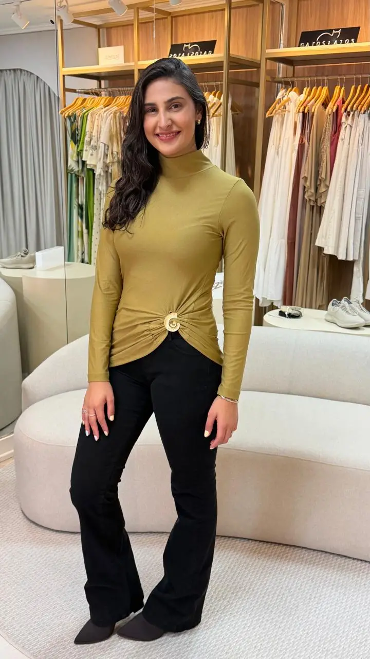 Blusa bege cedro