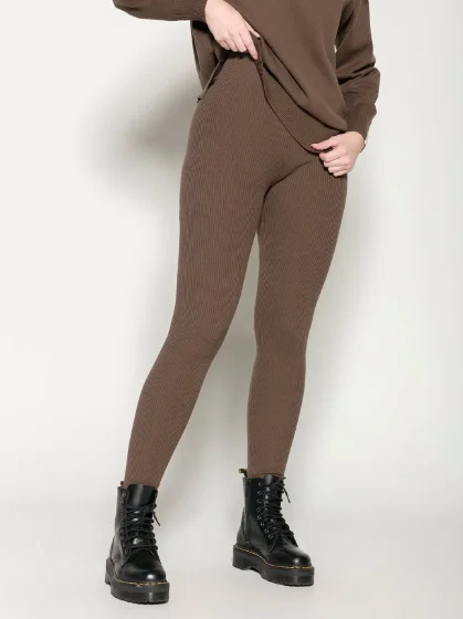 Calça canelada marrom