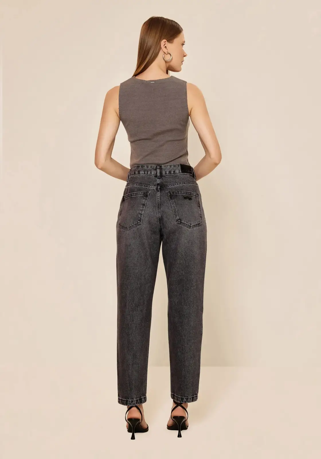 Calça jeans mom costas