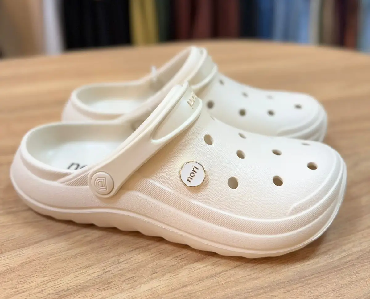 Croc nori branco1