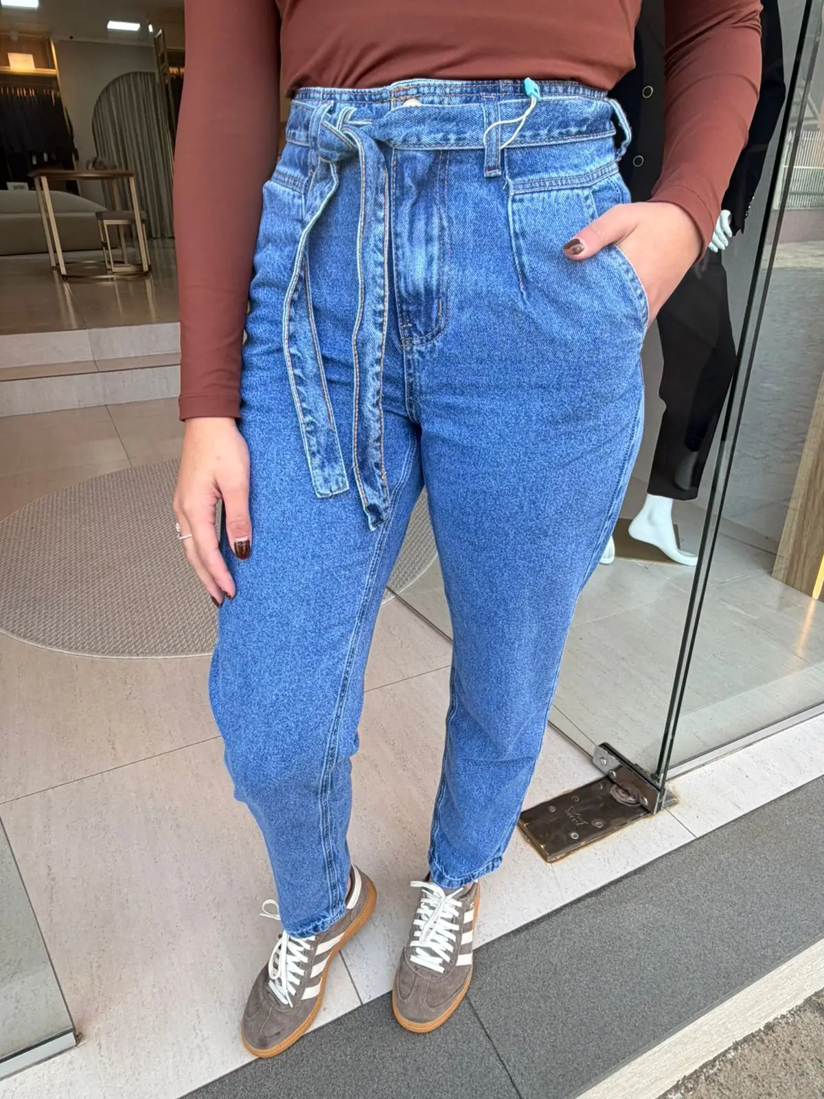 Calça jeans mom